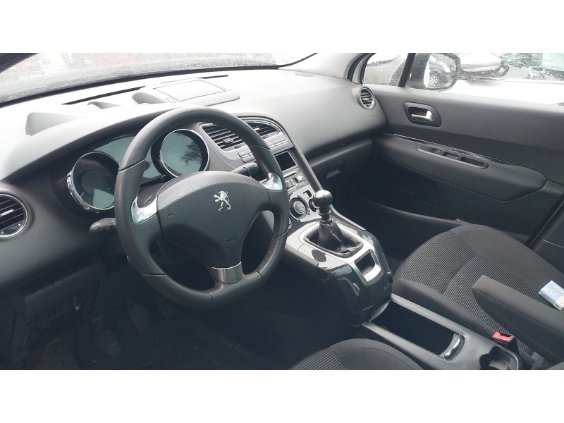 peugeot 5008 (0u_, 0e_) del año 2015