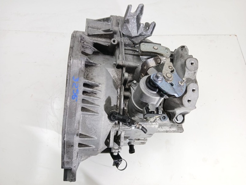 Recambio de caja cambios para chevrolet cruze station wagon lt+ referencia OEM IAM R13035083AVD AVD 