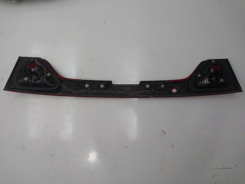 Recambio de piloto trasero central para seat toledo ii (1m2) 1.9 tdi referencia OEM IAM 1M5945225D  