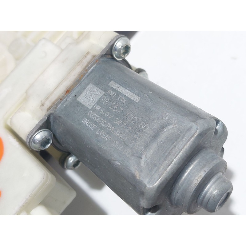 Recambio de elevalunas delantero derecho para peugeot 308 sw ii (lc_, lj_, lr_, lx_, l4_) 1.2 thp 110 referencia OEM IAM 9825710