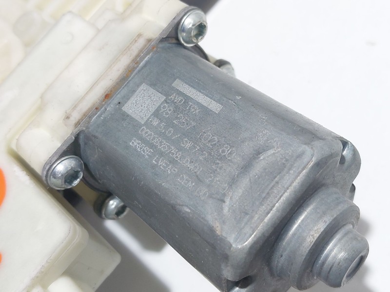 Recambio de elevalunas delantero derecho para peugeot 308 sw ii (lc_, lj_, lr_, lx_, l4_) 1.2 thp 110 referencia OEM IAM 9825710