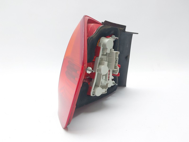 Recambio de piloto trasero derecho para bmw 3 (e90) 330 xd referencia OEM IAM 276302  