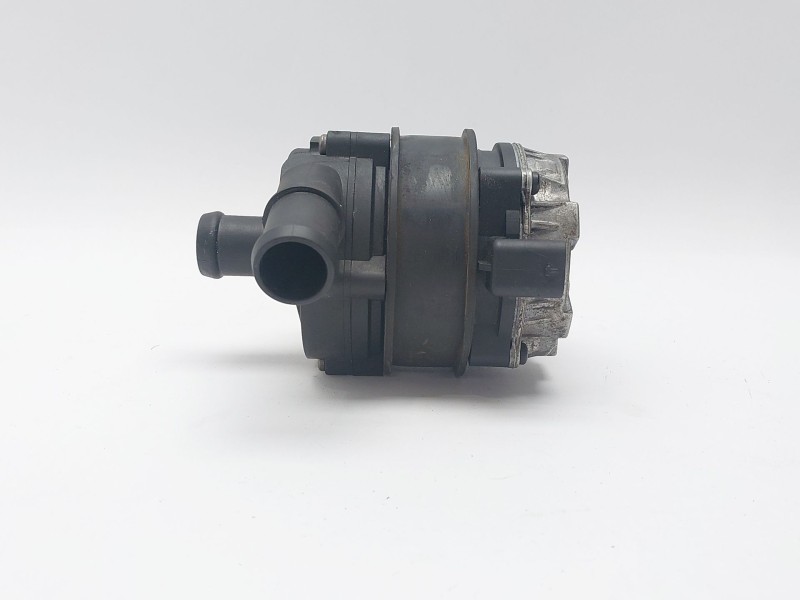 Recambio de bomba agua para audi a3 sportback (8ya, 8yf) 35 tdi referencia OEM IAM 4L965567A  