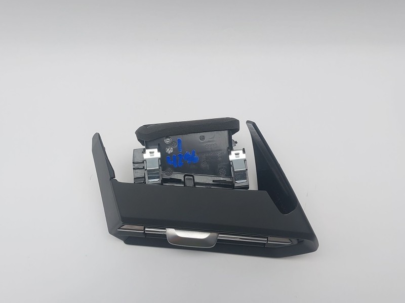 Recambio de rejilla aireadora para audi a3 sportback (8ya, 8yf) 35 tdi referencia OEM IAM 8Y1820901A  