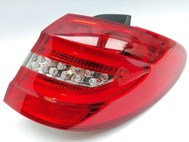 Recambio de piloto trasero derecho para mercedes-benz clase b (w246) b 180 cdi (246.212) referencia OEM IAM A2468200664  