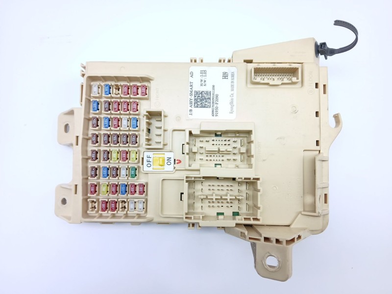 Recambio de caja reles / fusibles para hyundai elantra vi sedán (ad, ada) 1.6 d referencia OEM IAM 91950F2090  