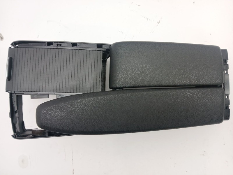 Recambio de apoyabrazos central para mercedes-benz clase c (w204) c 320 cdi (204.022) referencia OEM IAM A2046800639  