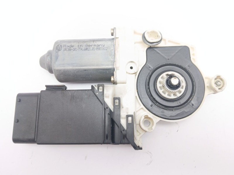 Recambio de motor elevalunas delantero derecho para volkswagen golf iv (1j1) 1.9 tdi referencia OEM IAM 1J1959802D  977610143420