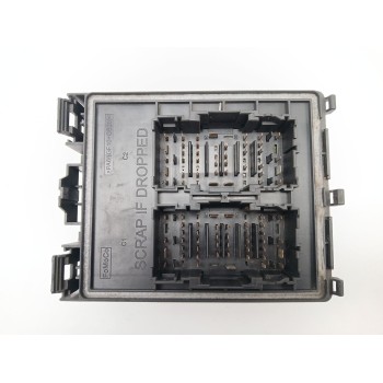 CAJA RELES / FUSIBLES KT1T14D068DD 