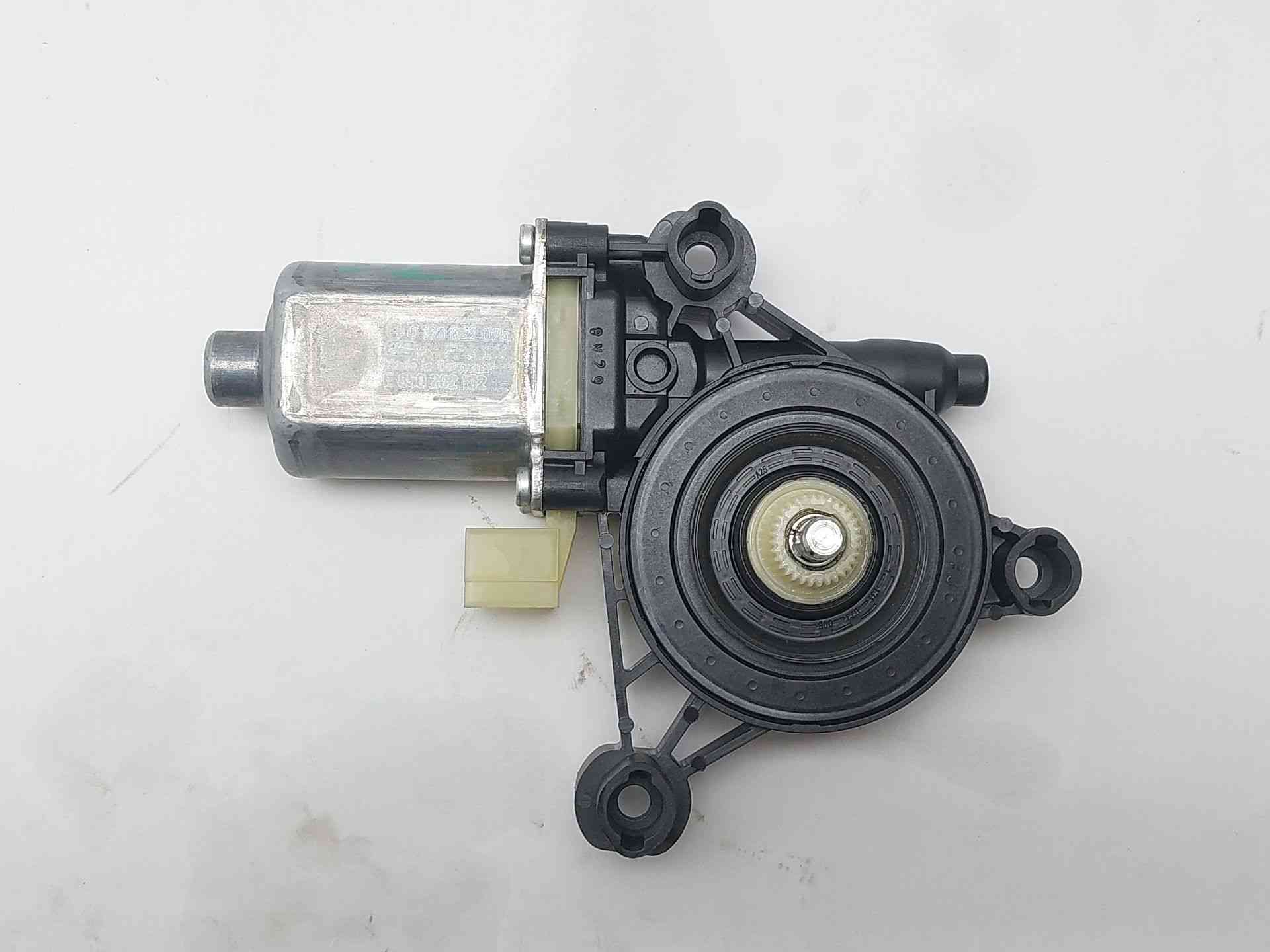 MOTOR ELEVALUNAS DELANTERO IZQUIERDO AUDI A3 Sportback (8YA, 8YF) 0130822076 / E850202102 / 5Q0959802C 0130822076E8502021025Q0959802C