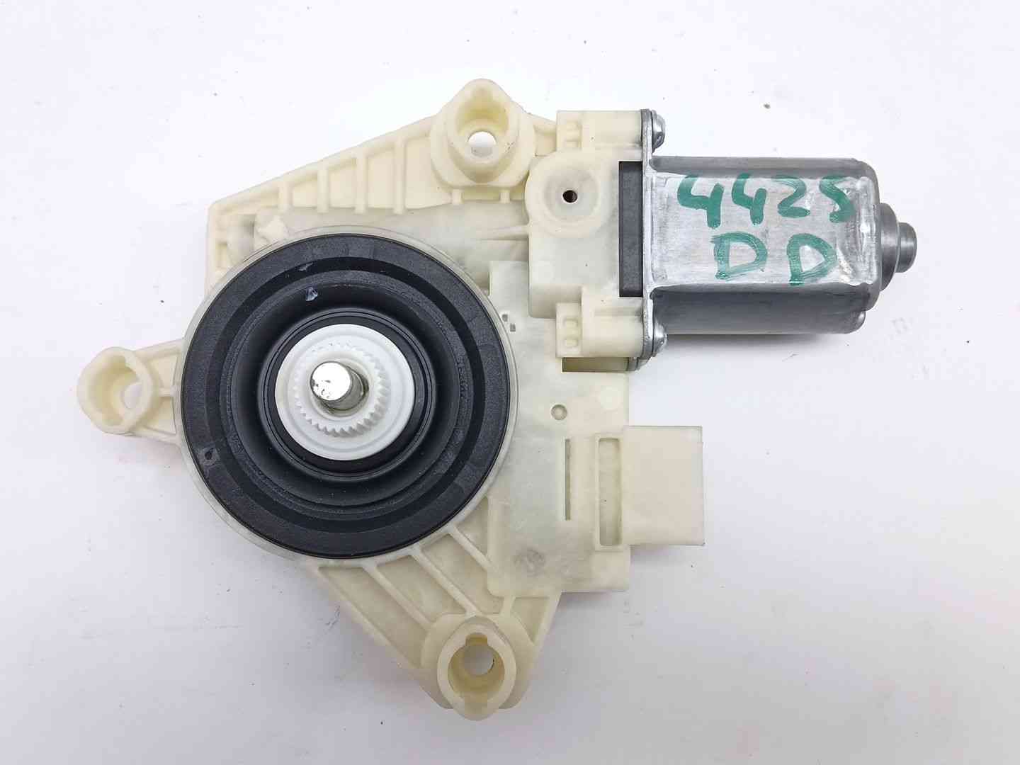 MOTOR ELEVALUNAS DELANTERO DERECHO MERCEDES-BENZ CLASE C (W205) A2059060113 / A2059060113 A2059060113A2059060113