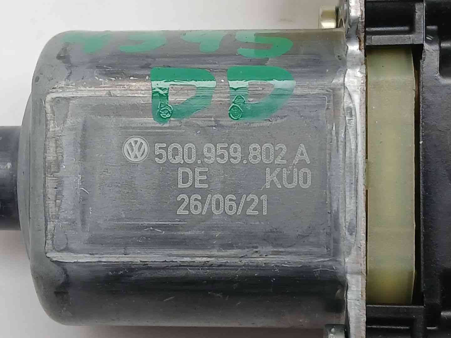 MOTOR ELEVALUNAS DELANTERO DERECHO VOLKSWAGEN GOLF VIII (CD1, DA1) 5Q0959802A / 5Q0959802A 5Q0959802A5Q0959802A - Vista 3