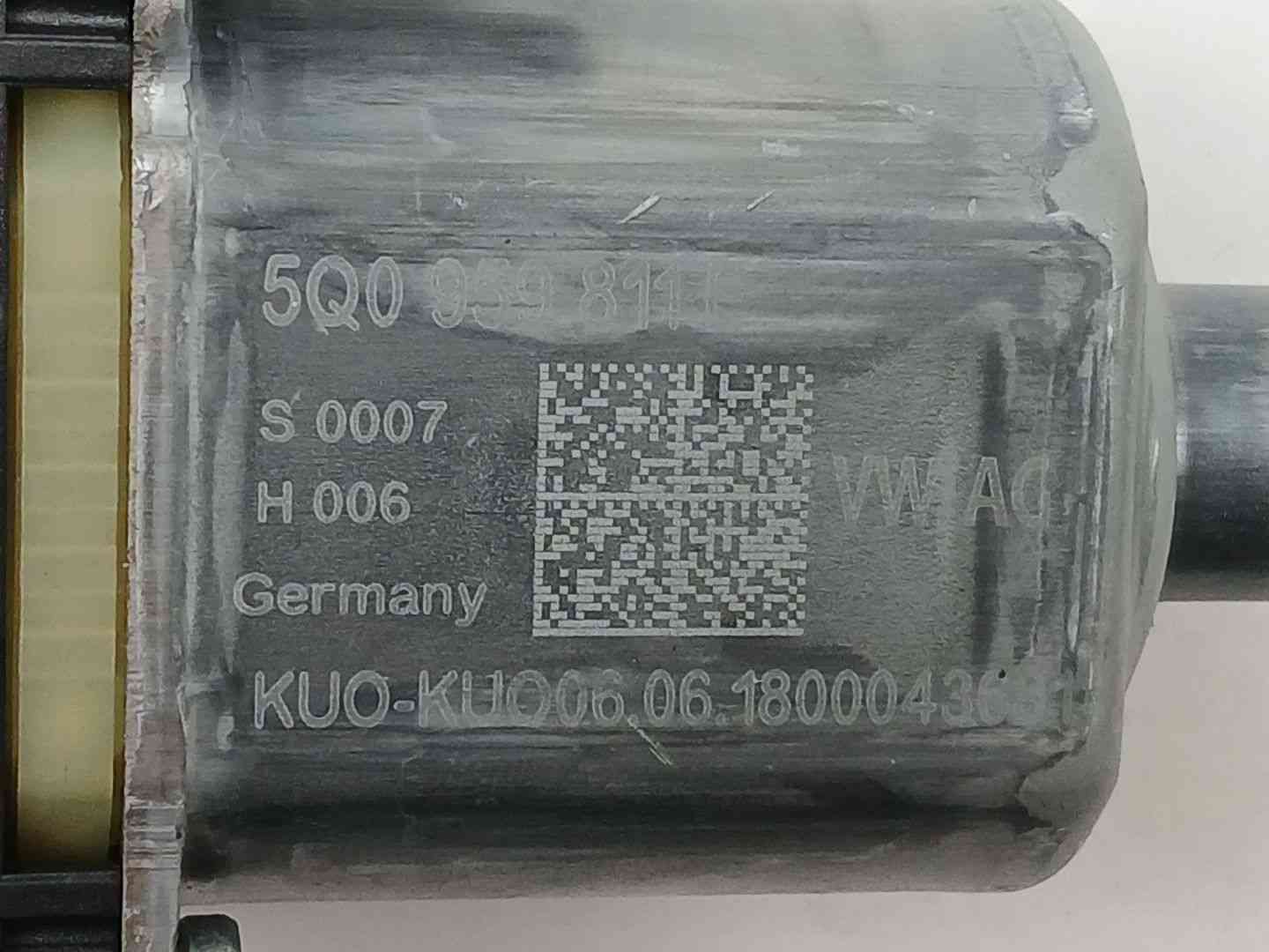 MOTOR ELEVALUNAS TRASERO IZQUIERDO SEAT LEON ST (5F8) 0130822725 / 5Q0959811F 01308227255Q0959811F - Vista 3
