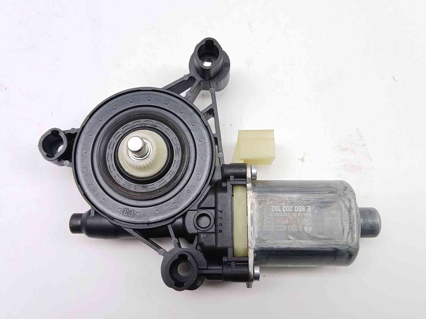 MOTOR ELEVALUNAS DELANTERO IZQUIERDO VOLKSWAGEN TOURAN (5T1) 0130822076 / 5Q0959802C 01308220765Q0959802C