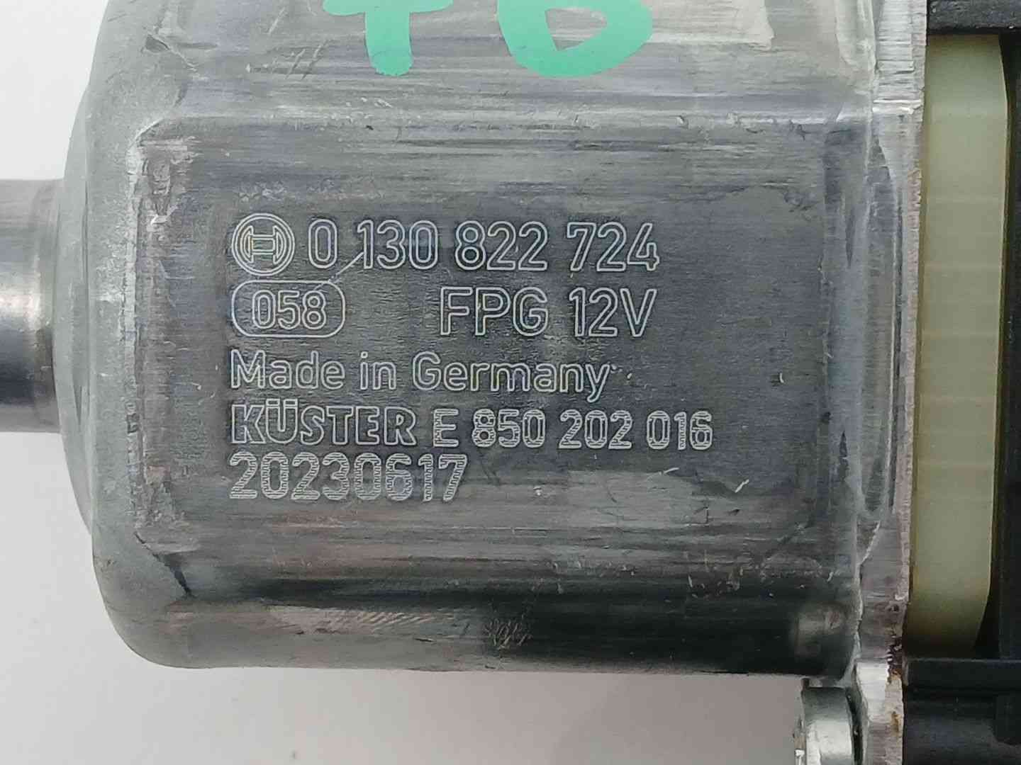 MOTOR ELEVALUNAS TRASERO DERECHO VOLKSWAGEN TOURAN (5T1) 0130822724 / 5Q0959408E 01308227245Q0959408E - Vista 2