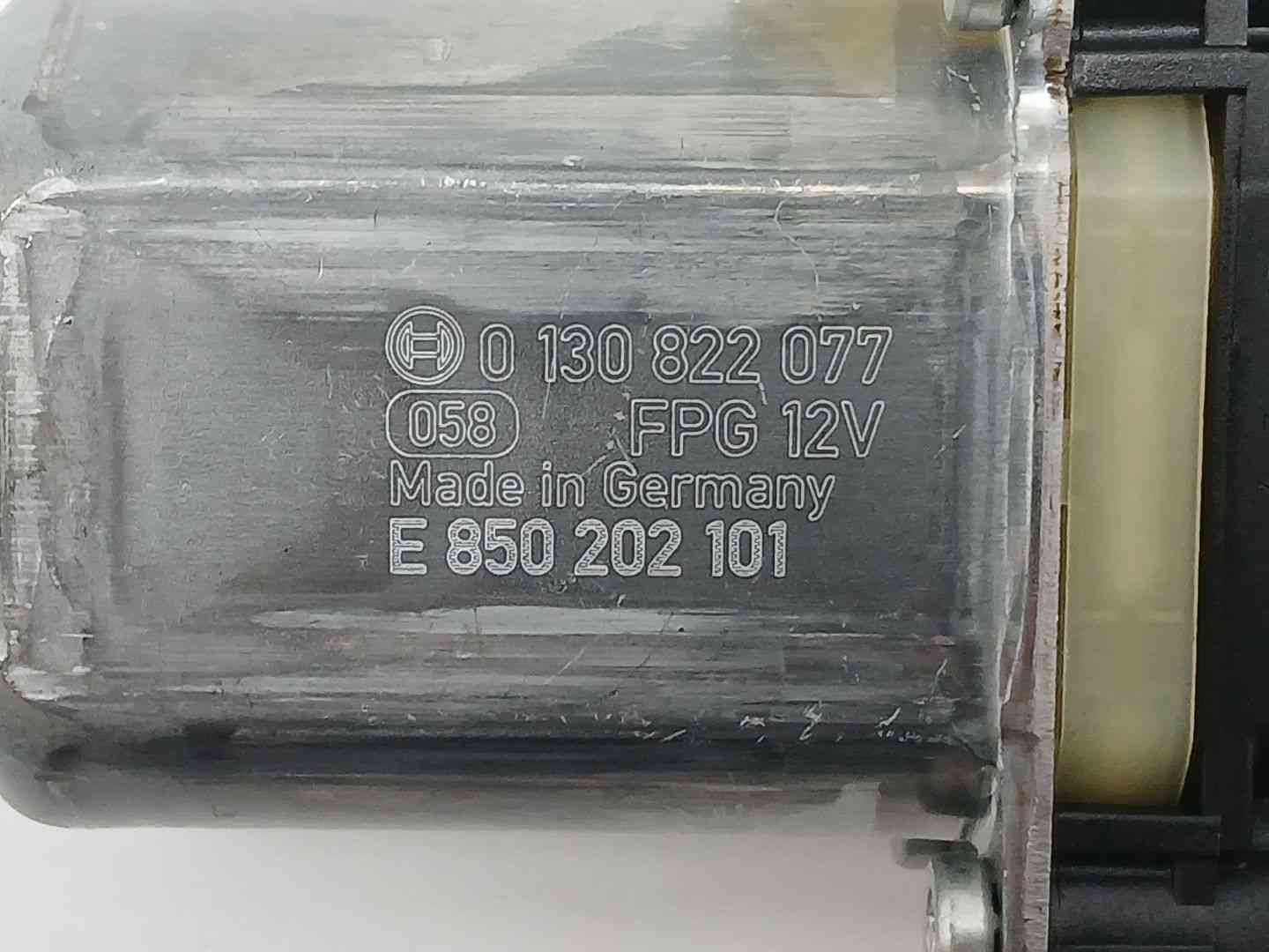 MOTOR ELEVALUNAS DELANTERO DERECHO VOLKSWAGEN TOURAN (5T1) 0130822077 / 5Q0959801C 01308220775Q0959801C - Vista 2