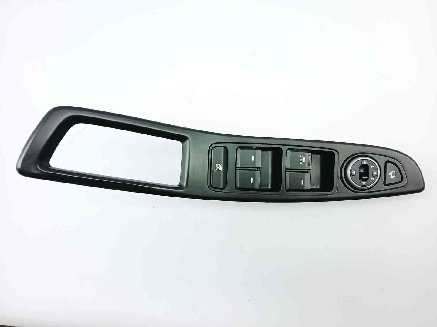 MANDO ELEVALUNAS DELANTERO IZQUIERDO HYUNDAI i20 II (GB, IB) 93570C8121 93570C8121