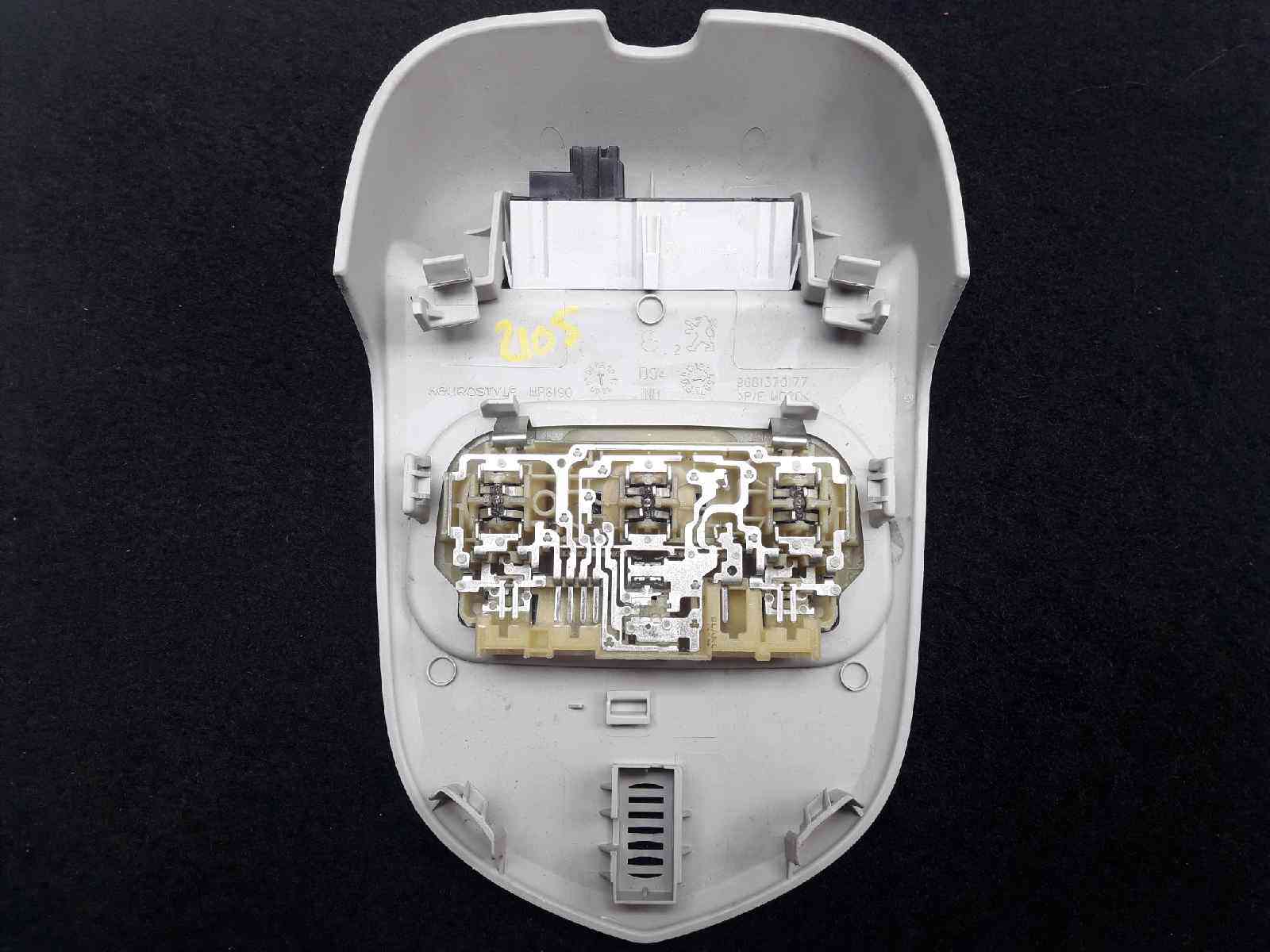 LUZ INTERIOR PEUGEOT 3008 9680713880 / 9664644180 / 9681370177 968071388096646441809681370177 - Vista 2