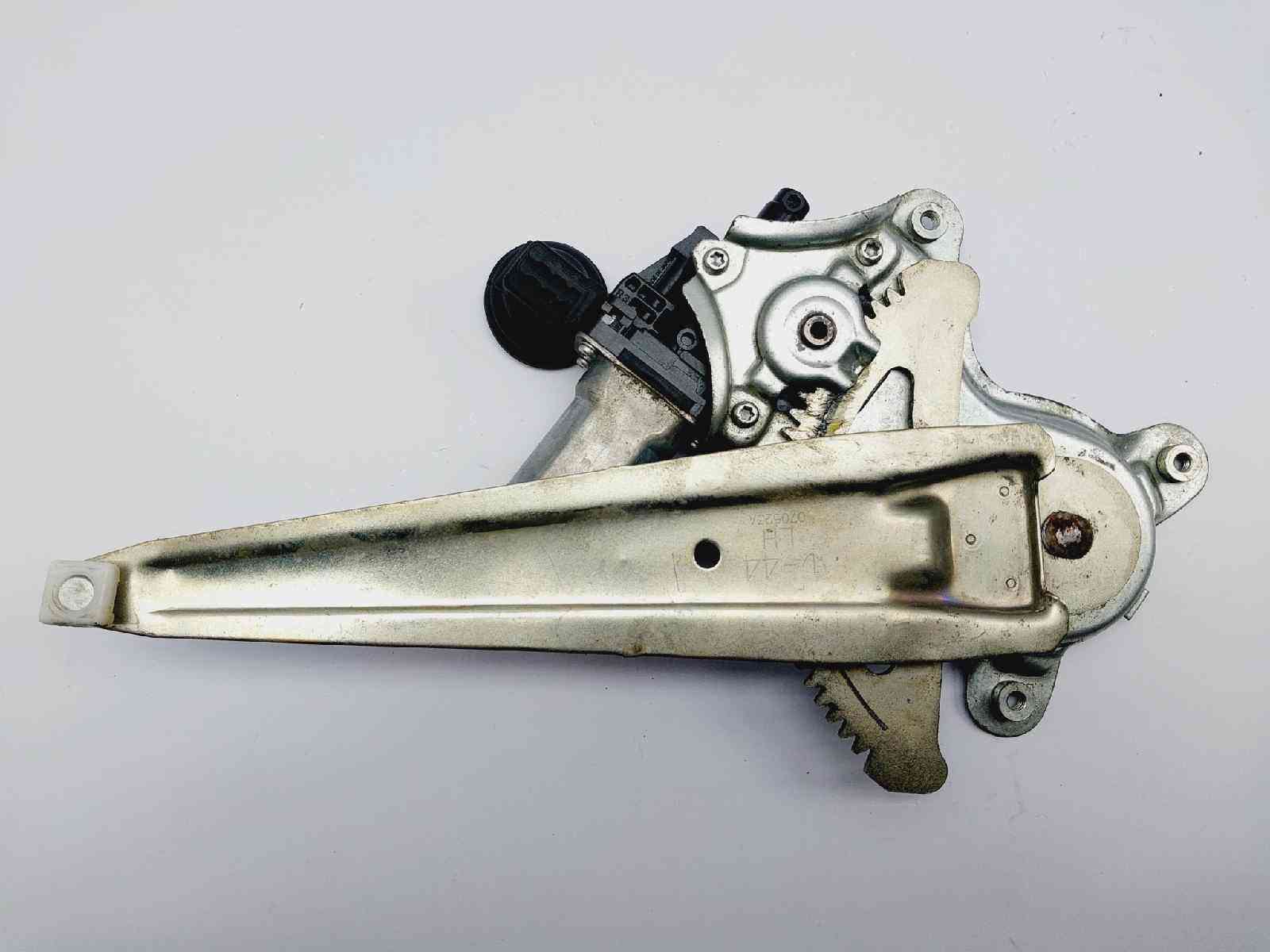 ELEVALUNAS TRASERO IZQUIERDO LEXUS IS200 (DS2/IS2) 8571058010 8571058010 - Vista 3