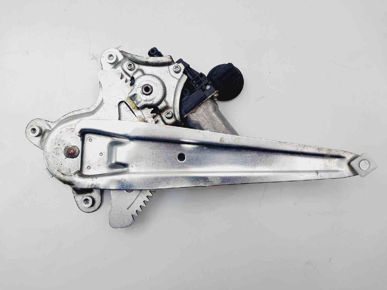 ELEVALUNAS TRASERO DERECHO LEXUS IS200 (DS2/IS2) 8572058010 8572058010 - Vista 2