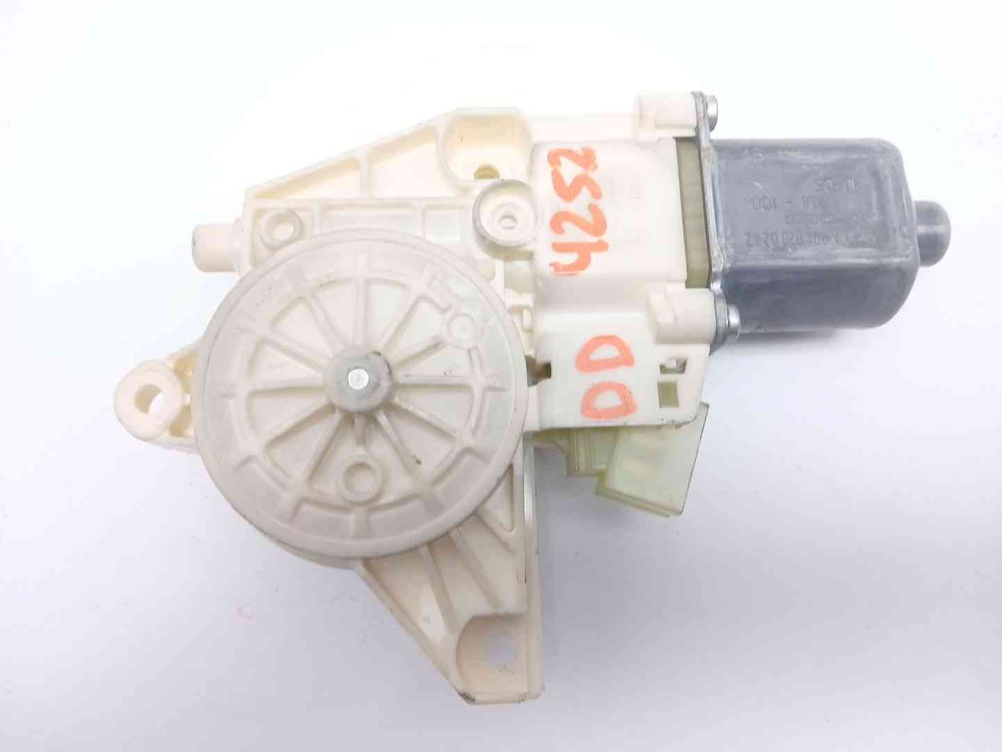 MOTOR ELEVALUNAS DELANTERO DERECHO MERCEDES-BENZ CLASE C (W204) A2048200242 A2048200242