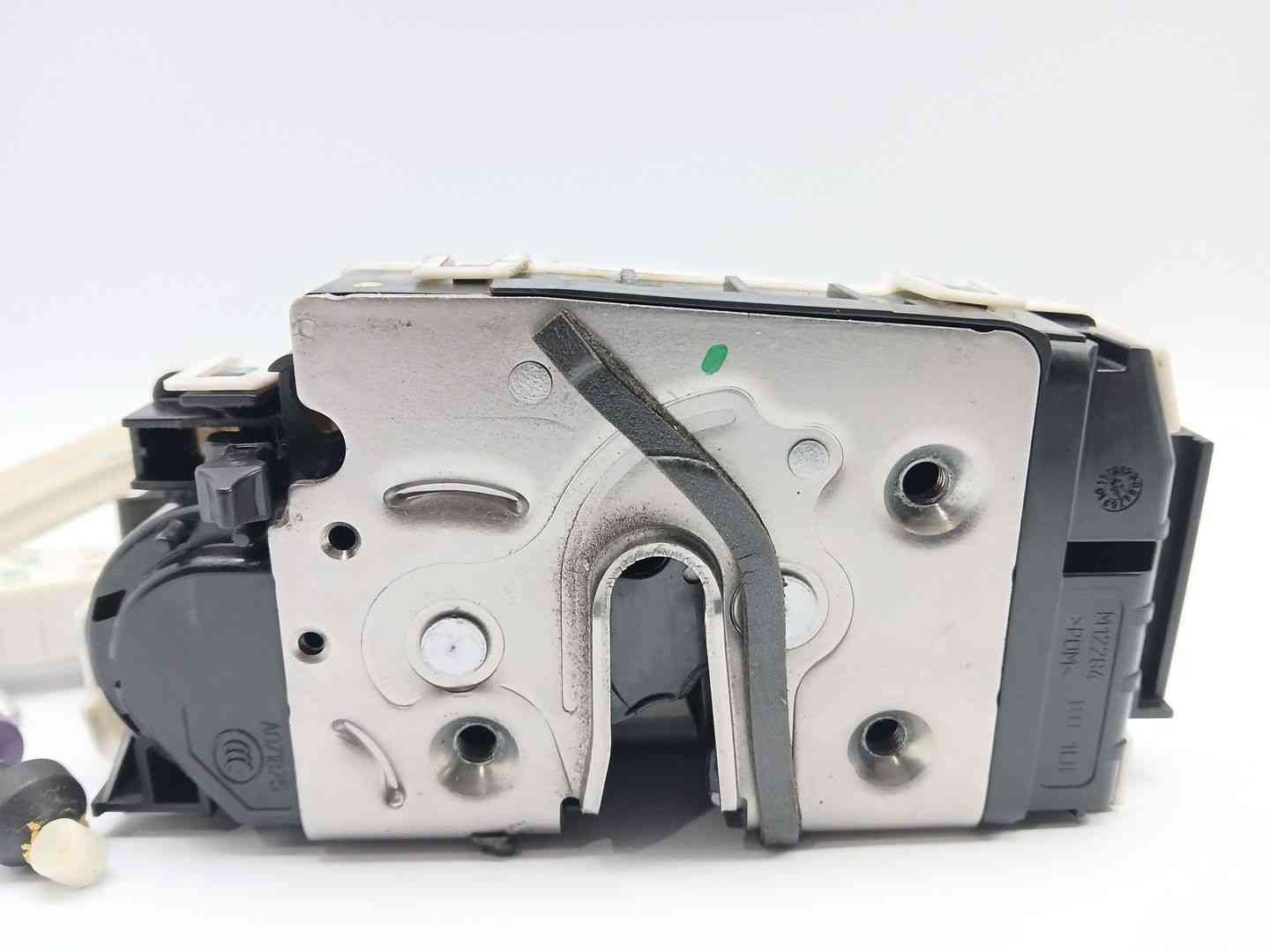 CERRADURA PUERTA TRASERA IZQUIERDA MERCEDES-BENZ CLASE B Sports Tourer (W246, W242) A2047302735 A2047302735