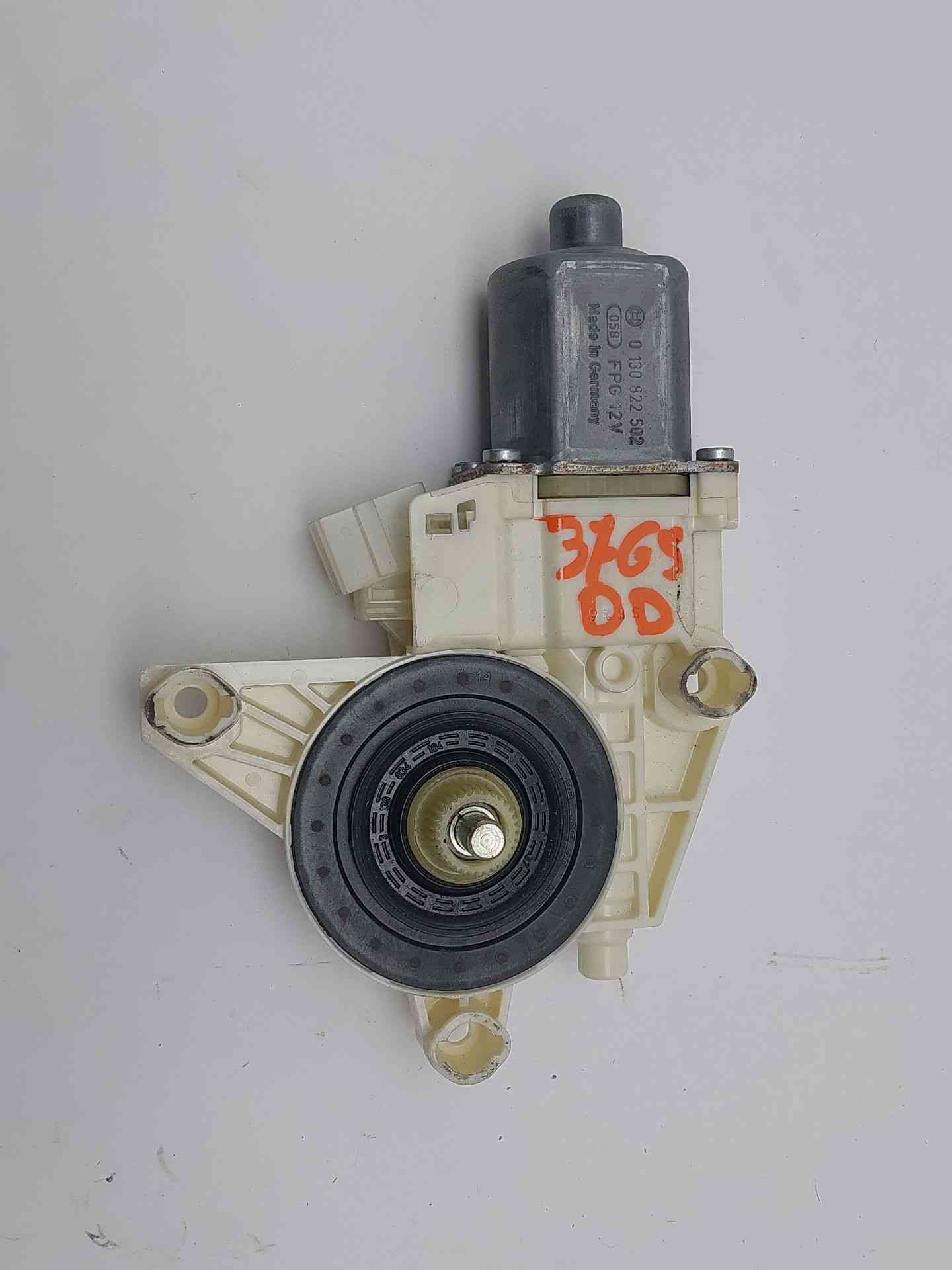 MOTOR ELEVALUNAS DELANTERO DERECHO MERCEDES-BENZ CLASE C (W204) A2048200242 / 0130822502 / 971218100 A20482002420130822502971218100
