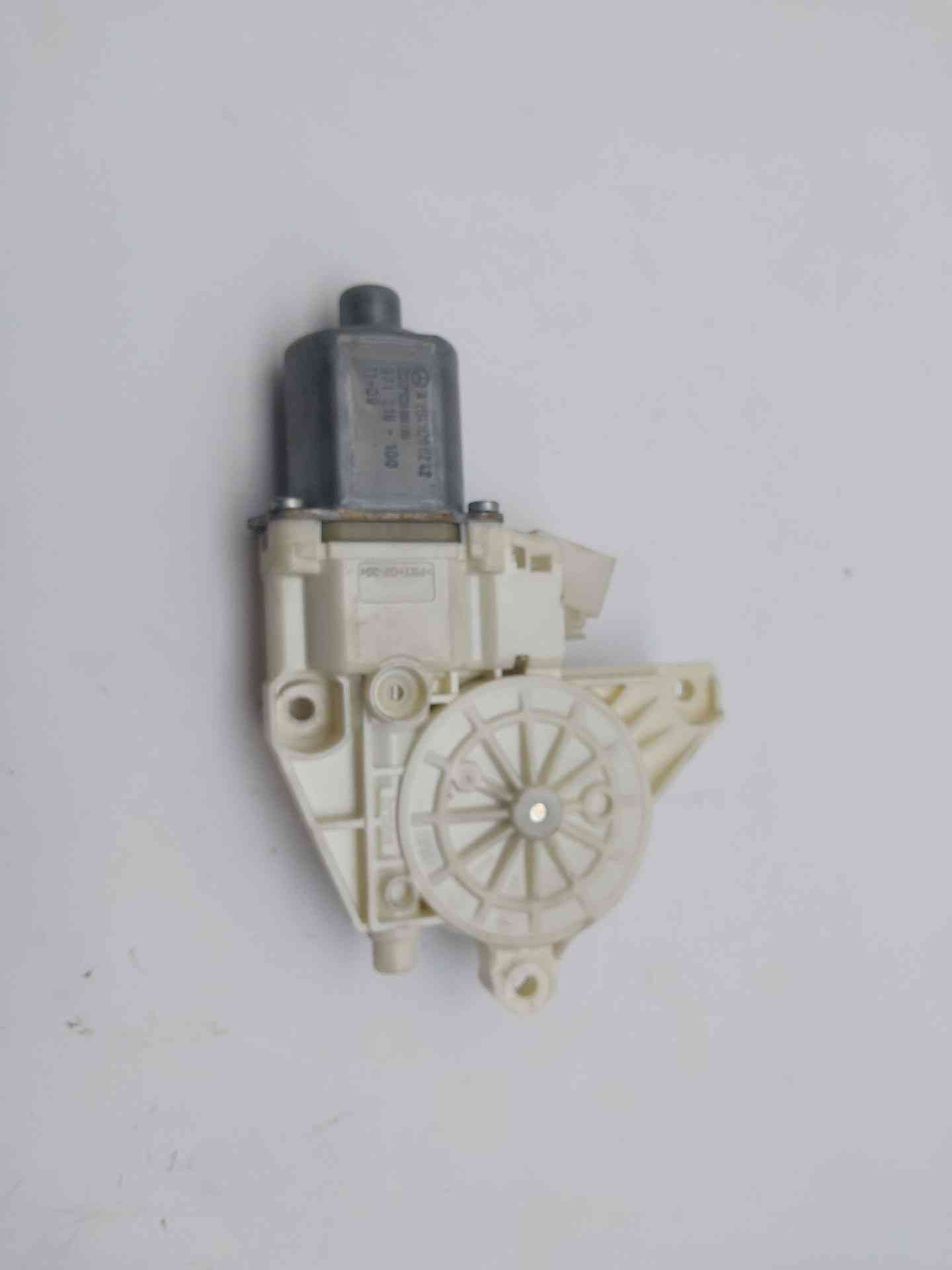MOTOR ELEVALUNAS DELANTERO DERECHO MERCEDES-BENZ CLASE C (W204) A2048200242 / 0130822502 / 971218100 A20482002420130822502971218100 - Vista 2