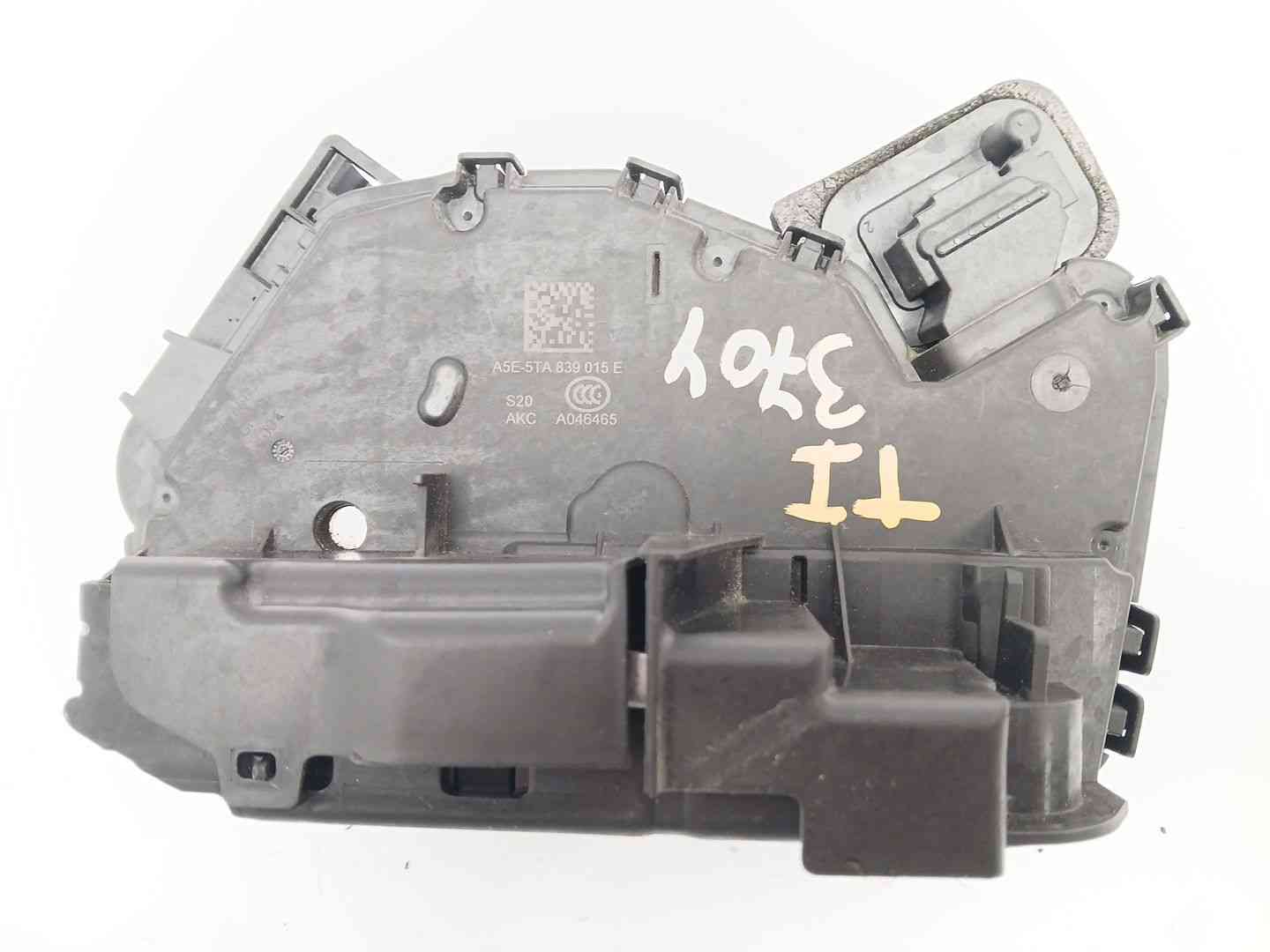 CERRADURA PUERTA TRASERA IZQUIERDA VOLKSWAGEN POLO VI (AW1, BZ1, AE1, BZ3) 5TA839015E 5TA839015E - Vista 2
