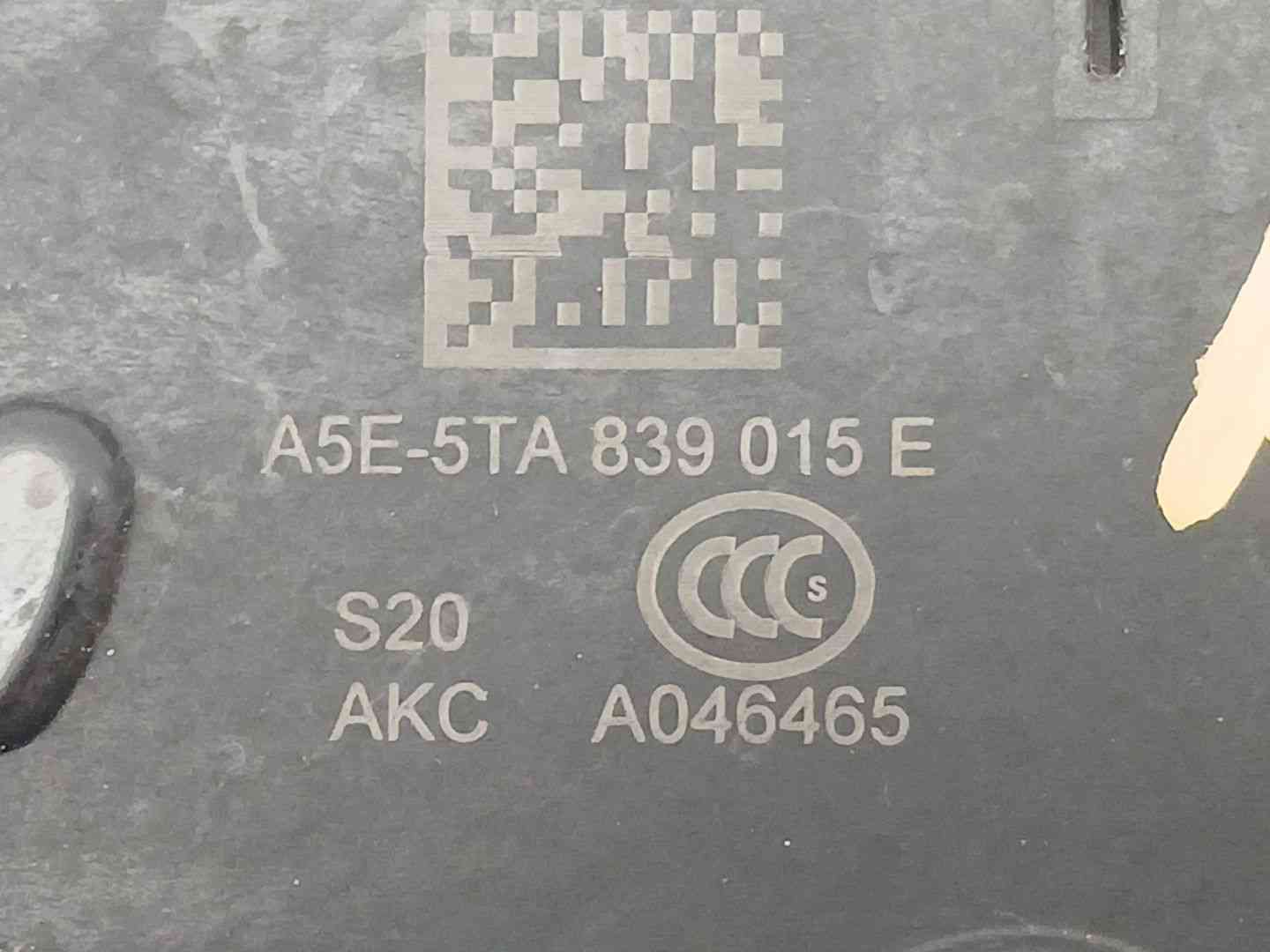 CERRADURA PUERTA TRASERA IZQUIERDA VOLKSWAGEN POLO VI (AW1, BZ1, AE1, BZ3) 5TA839015E 5TA839015E - Vista 3