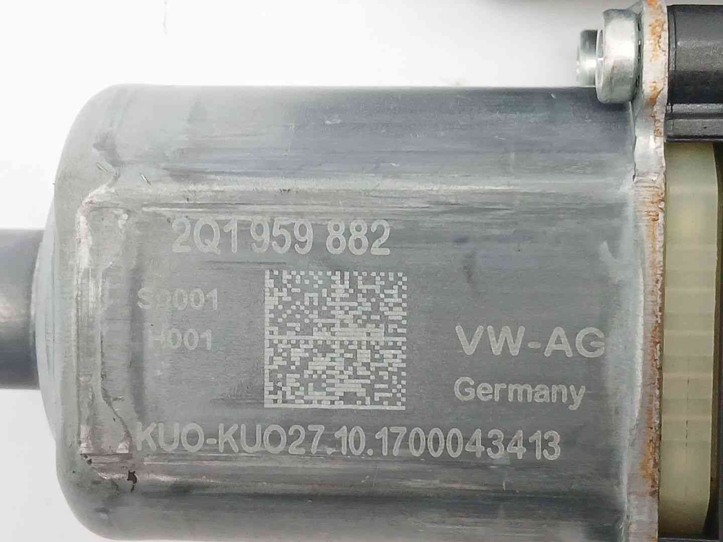 MOTOR ELEVALUNAS DELANTERO DERECHO VOLKSWAGEN POLO VI (AW1, BZ1, AE1, BZ3) 2Q1959882 2Q1959882 - Vista 3