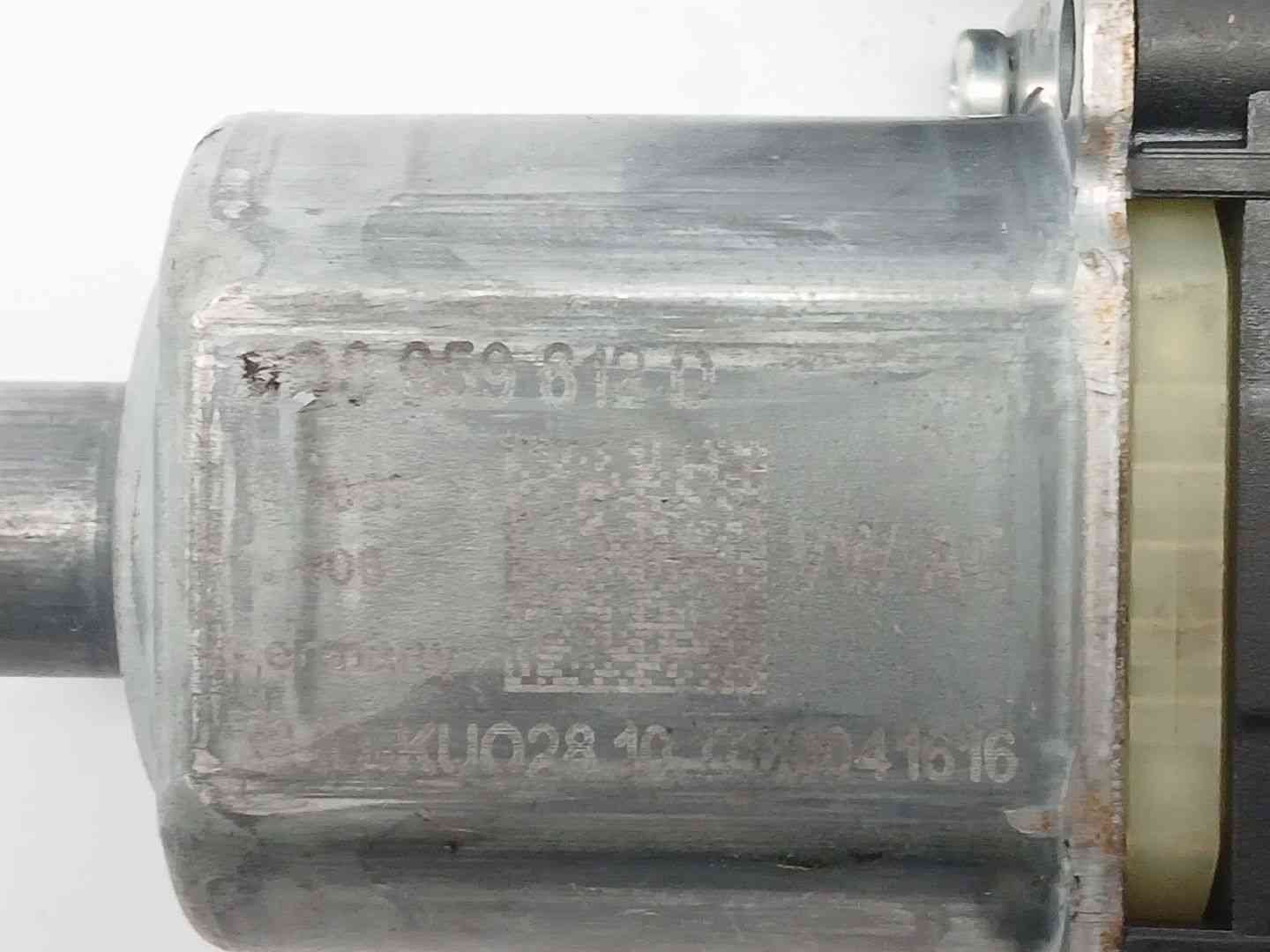 MOTOR ELEVALUNAS TRASERO DERECHO VOLKSWAGEN POLO VI (AW1, BZ1, AE1, BZ3) 5Q0959812D 5Q0959812D - Vista 3