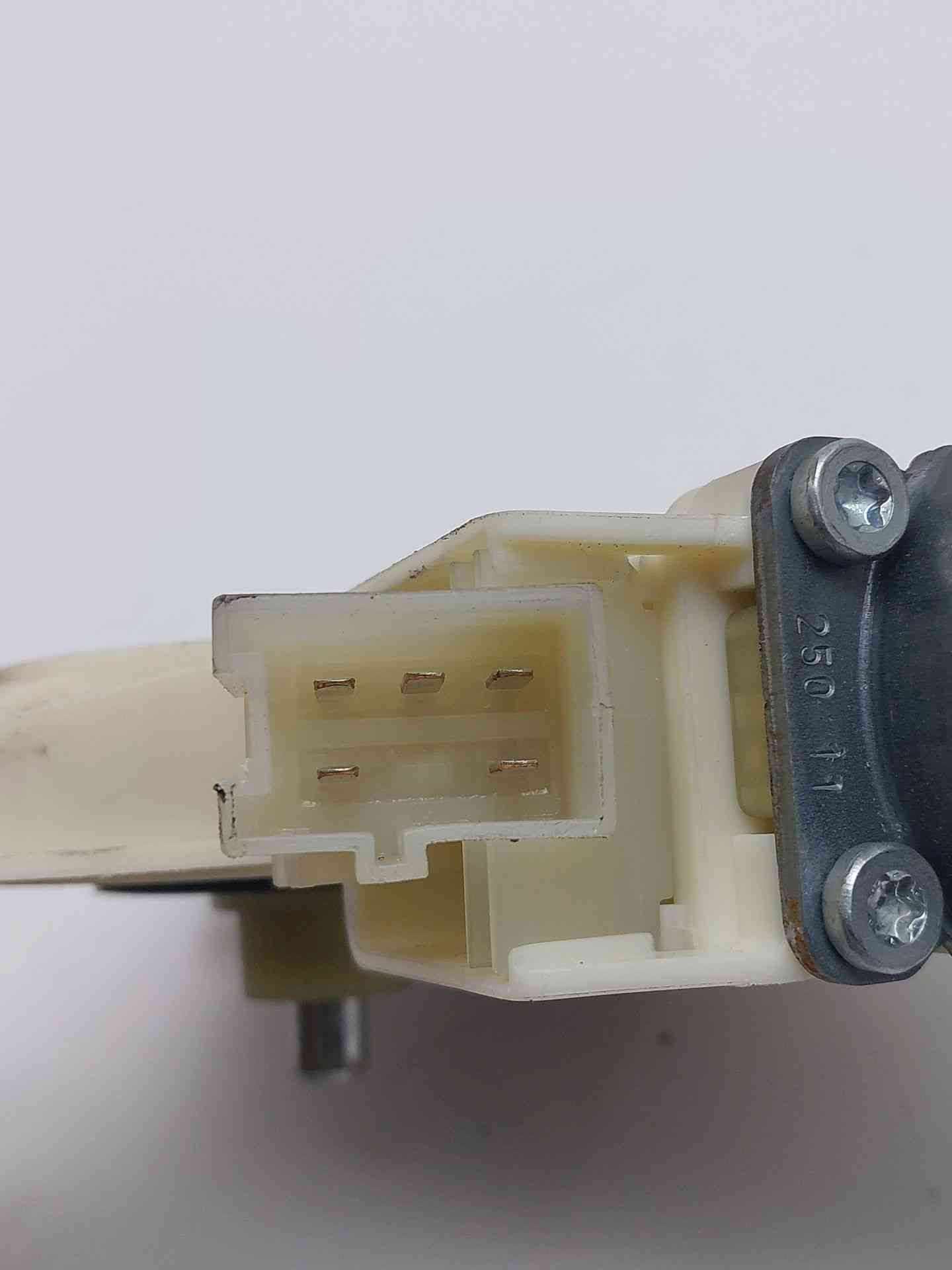 MOTOR ELEVALUNAS TRASERO DERECHO MERCEDES-BENZ CLASE C (W204) A2048200642 / 961108100 / 0130822504 A20482006429611081000130822504 - Vista 2