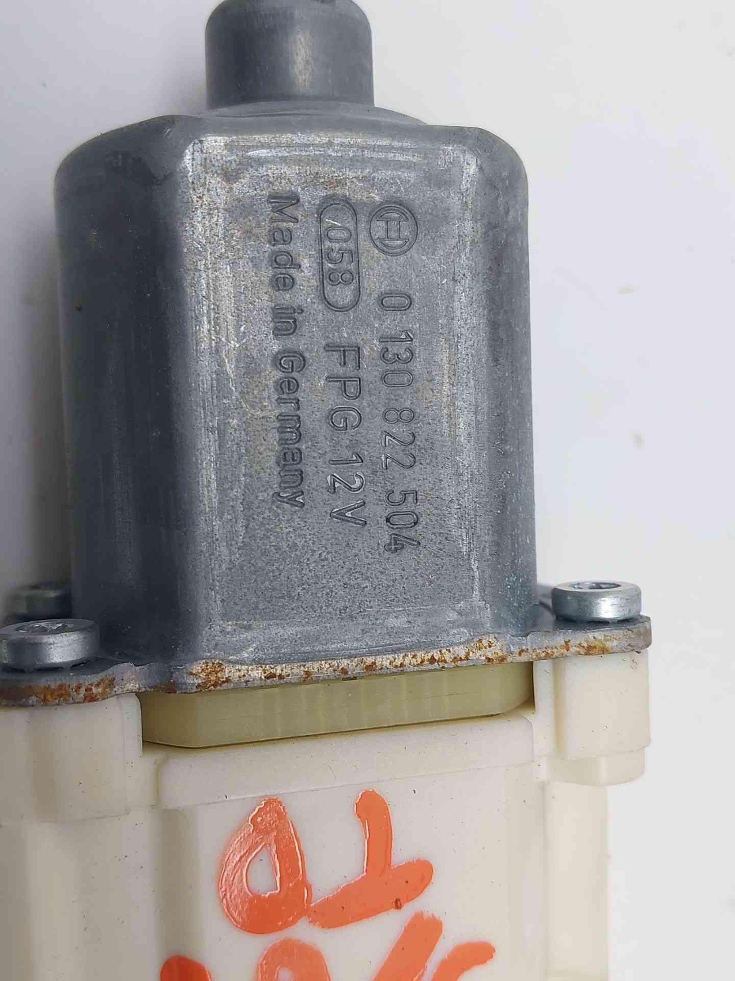 MOTOR ELEVALUNAS TRASERO DERECHO MERCEDES-BENZ CLASE C (W204) A2048200642 / 961108100 / 0130822504 A20482006429611081000130822504 - Vista 3