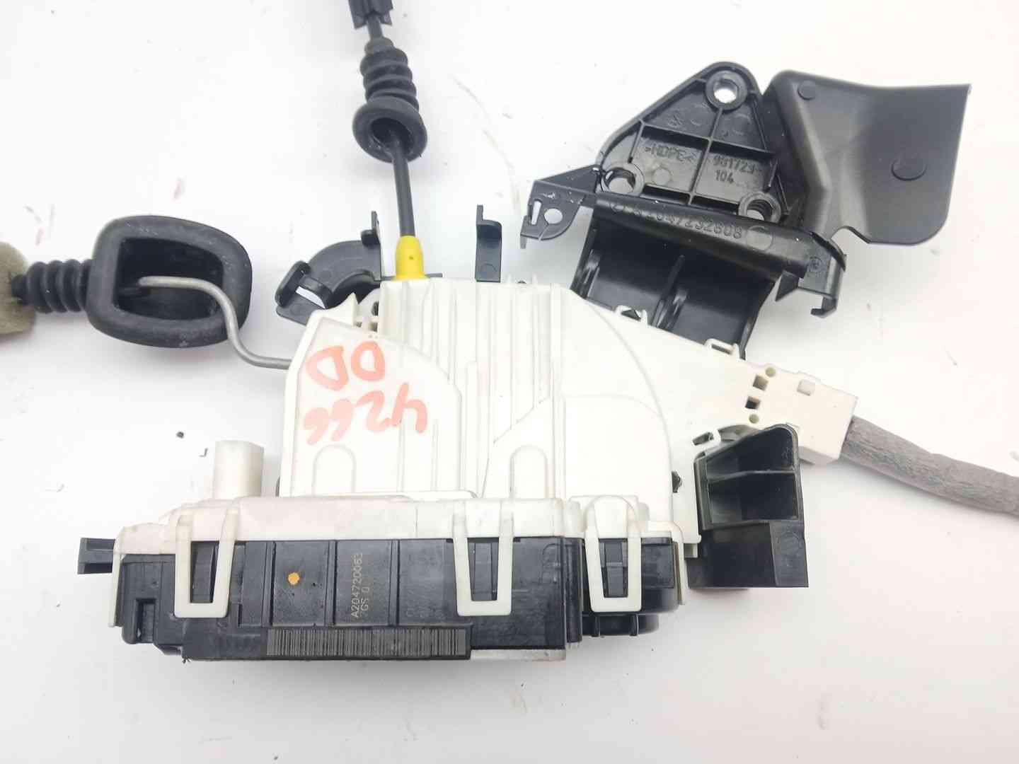 CERRADURA PUERTA DELANTERA DERECHA MERCEDES-BENZ CLASE C (W204) A2047200635 A2047200635