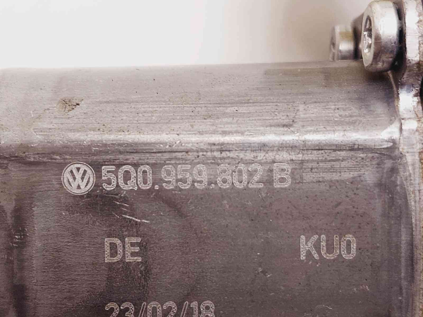 ELEVALUNAS DELANTERO DERECHO SKODA OCTAVIA LIM. (5E3) 5E0837462B / 0130822716 / 5Q0959802B 5E0837462B01308227165Q0959802B - Vista 2