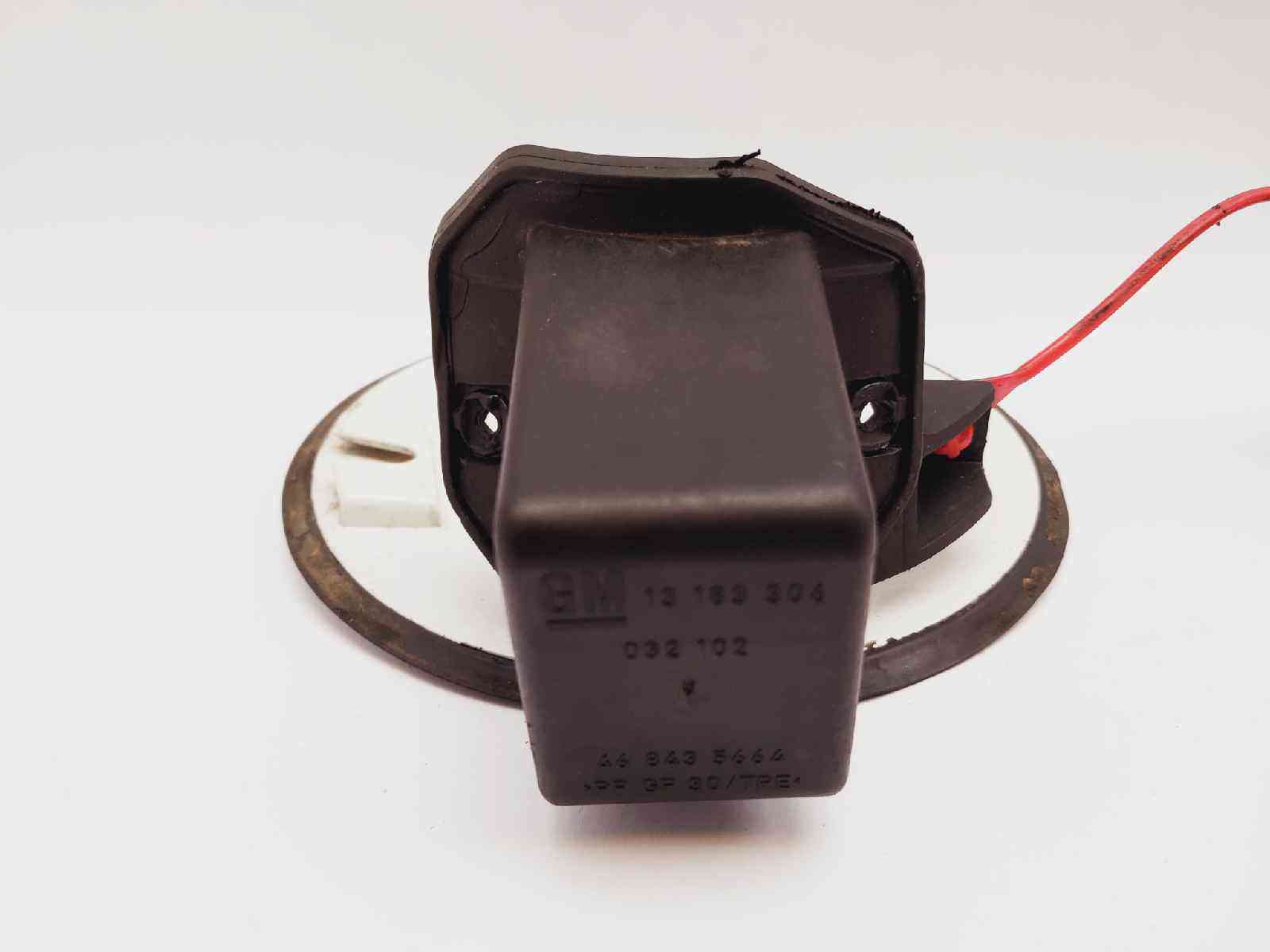 TAPA EXTERIOR COMBUSTIBLE OPEL CORSA E 13183306 / 13427916 1318330613427916 - Vista 2